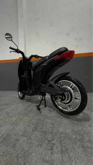 Moto Scooter Eléctrica Como Nova