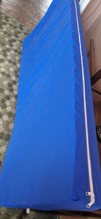 Materac do łóżka rehabilitacyjnego z pokrowcem 90×200×12 prawie nieużywany