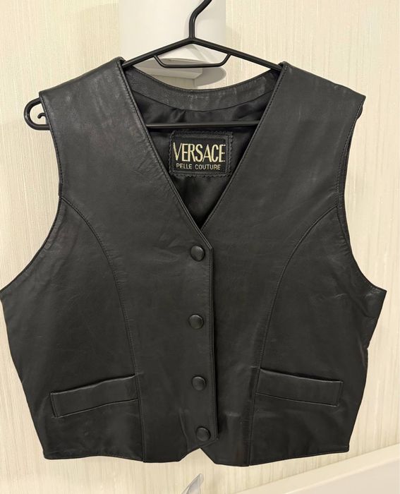 Кожанная жилетка VERSACE оригинал