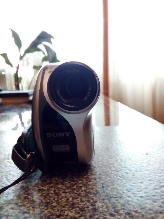 Відеокамера Sony DCR-dvd105