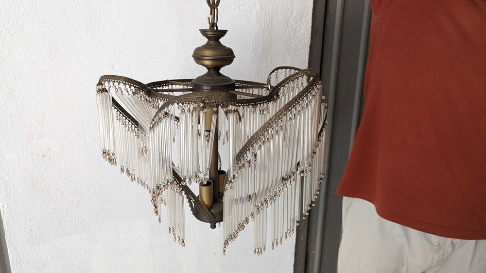 Antigo candeeiro de tecto