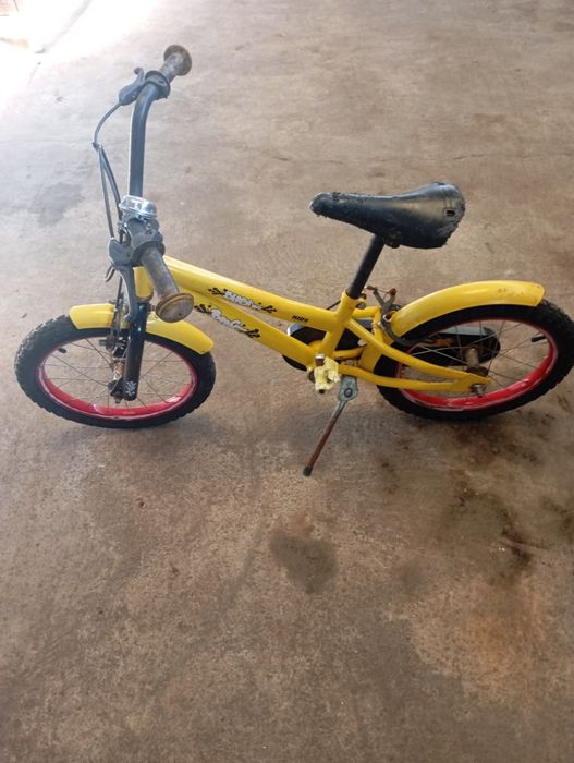 Vendo esta bicicleta muita bonita bom estado