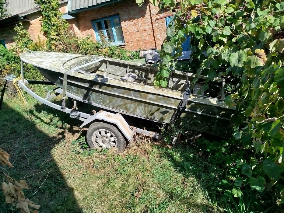 Лодки \човен Вега з мотором Парсун 15 і лаветою _є вибір