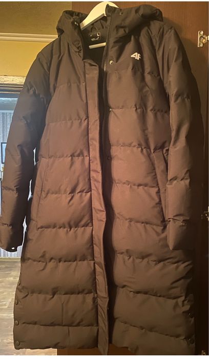 Зимове пальто спортивне чорного кольору