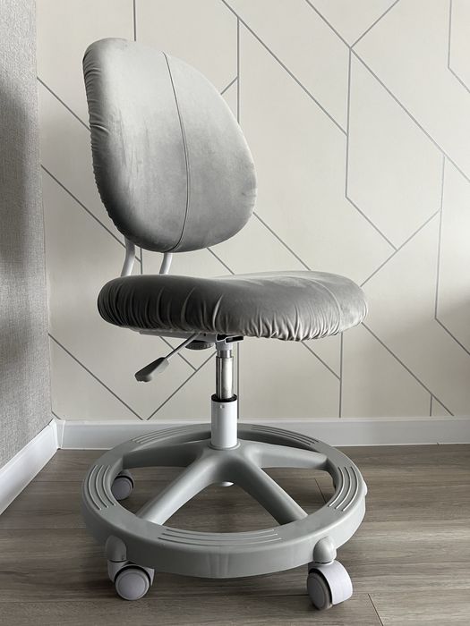 Продам Дитяче ортопедичне крісло FunDesk Pratico