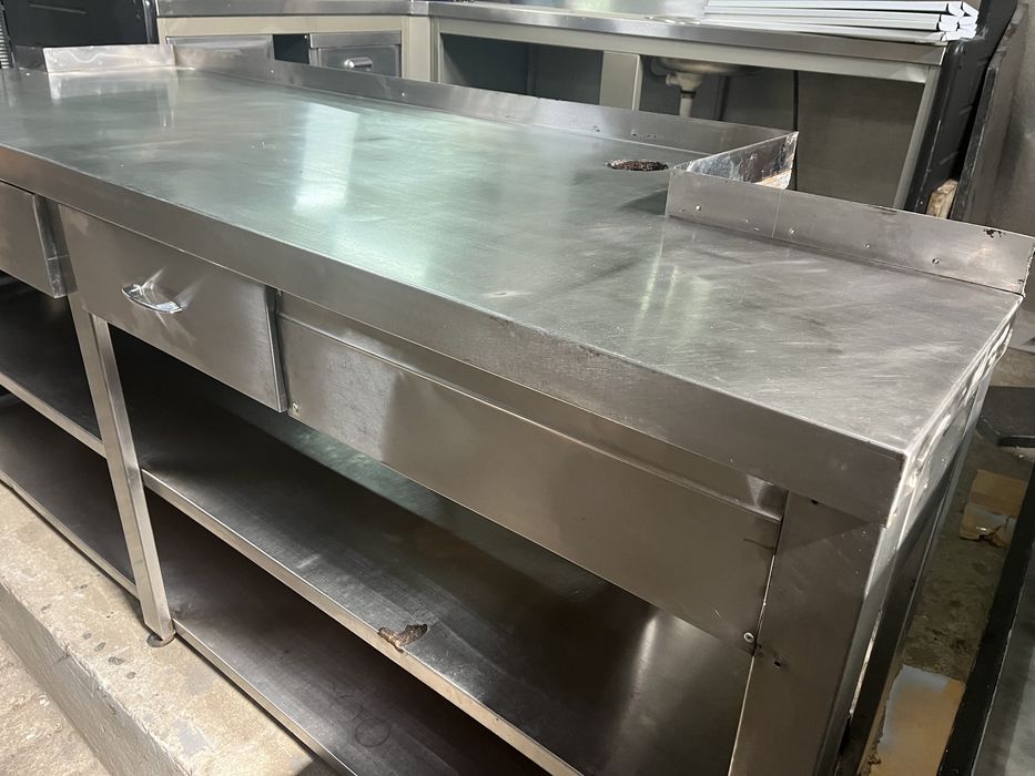 Escaparate em inox com 2 gavetas