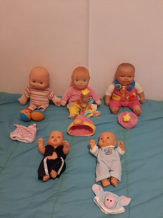 Bonecas e peluches