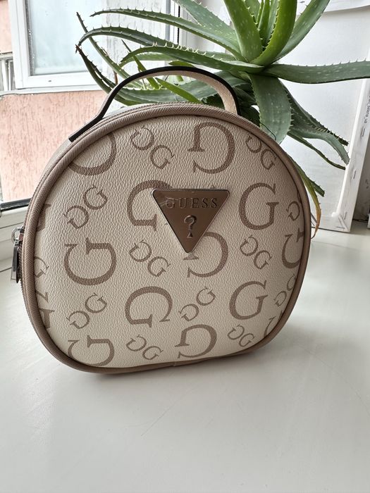 Кругла косметичка Guess.НОВА!ОРИГІНАЛ!