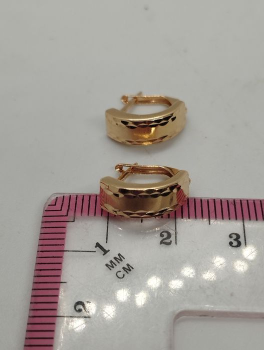 Золотые сережки 1.33 грамма