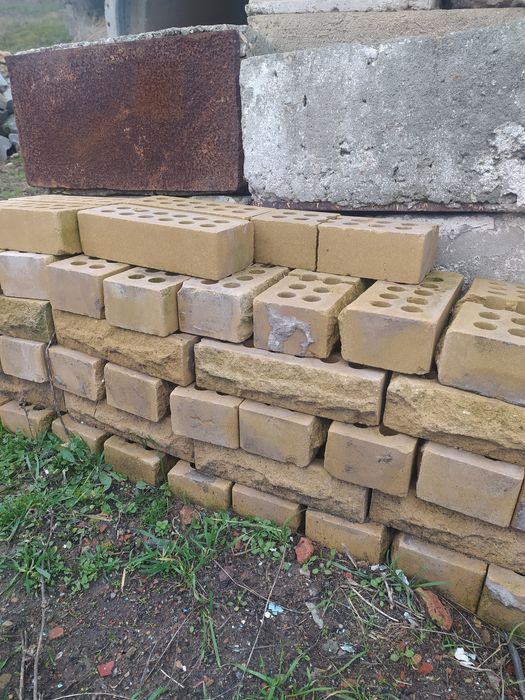Продам б/у кирпич