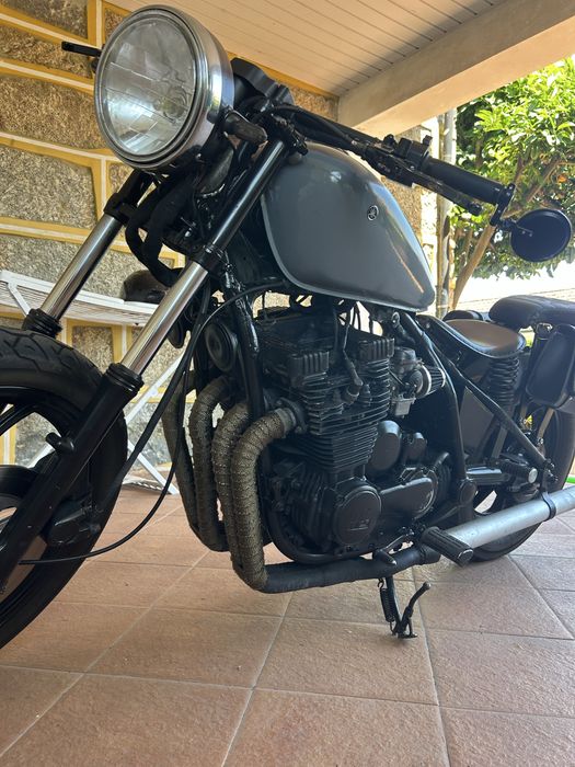 Yamaha XJ650 Maxim Bobber Restaurada e personalizada