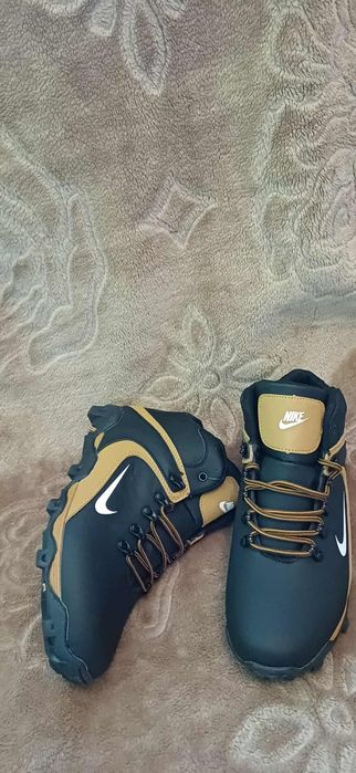 Nowe zimowe buty męskie