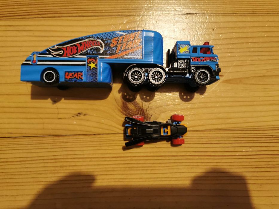HOT WHEELS Ciężarówka stunt team