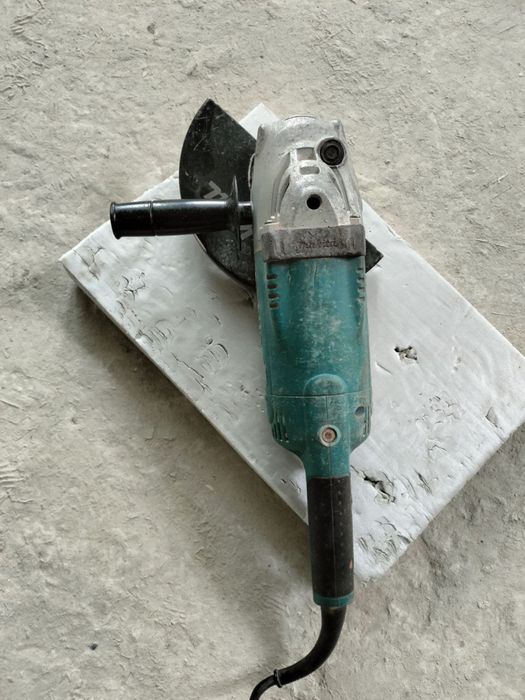 Продам робочі  інструменти makita