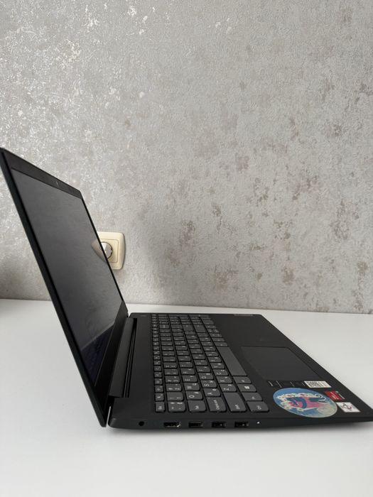 Lenovo IdeaPad 3 15ADA05 — 15.6”, AMD Athlon Gold 3150U, 8 ГБ RAM
