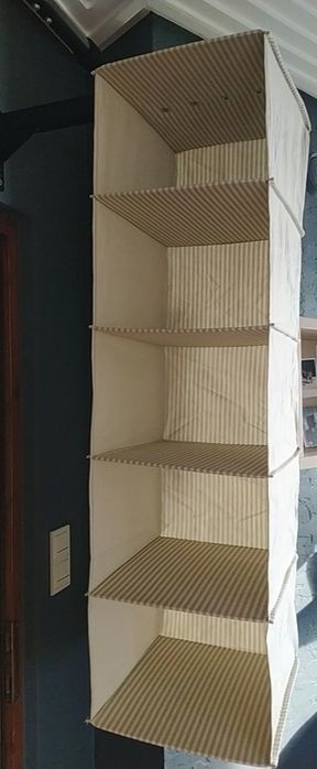 Szafa z materiału wiszącą na drążek
