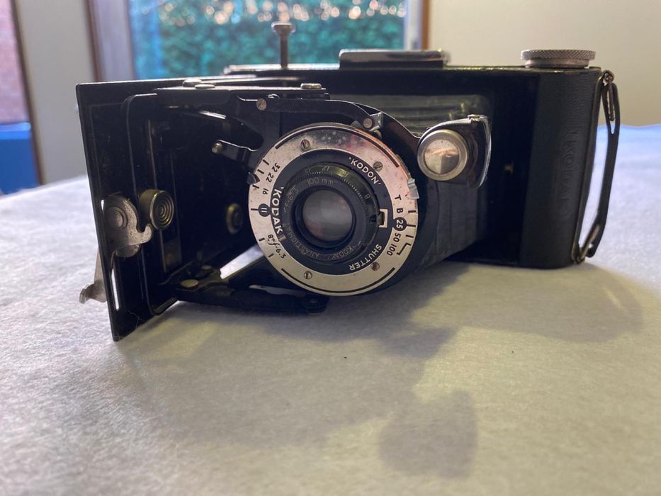 Máquina fotográfica antiga Kodak six-20 folding camera made in London