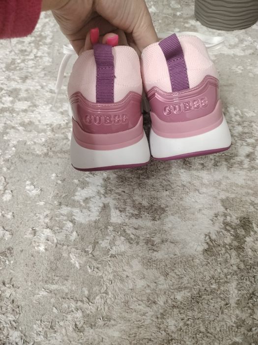 Продам кросівки guess