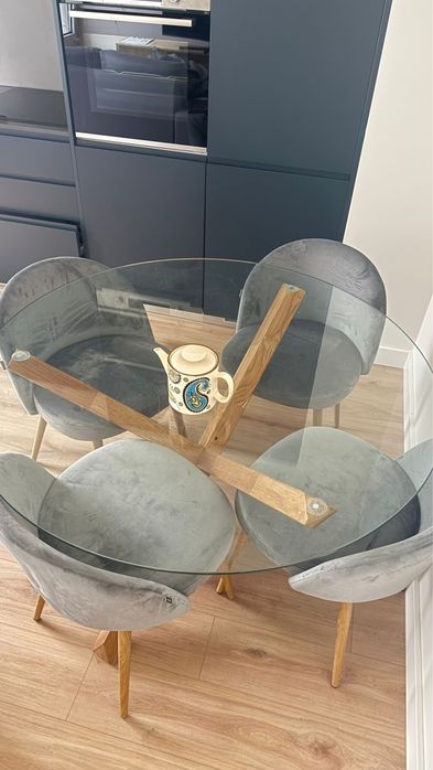 Conjunto mesa + 6 cadeiras