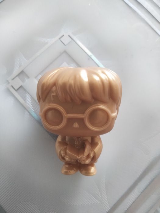 Продам золотого Гарри Поттер 401 из Киндер