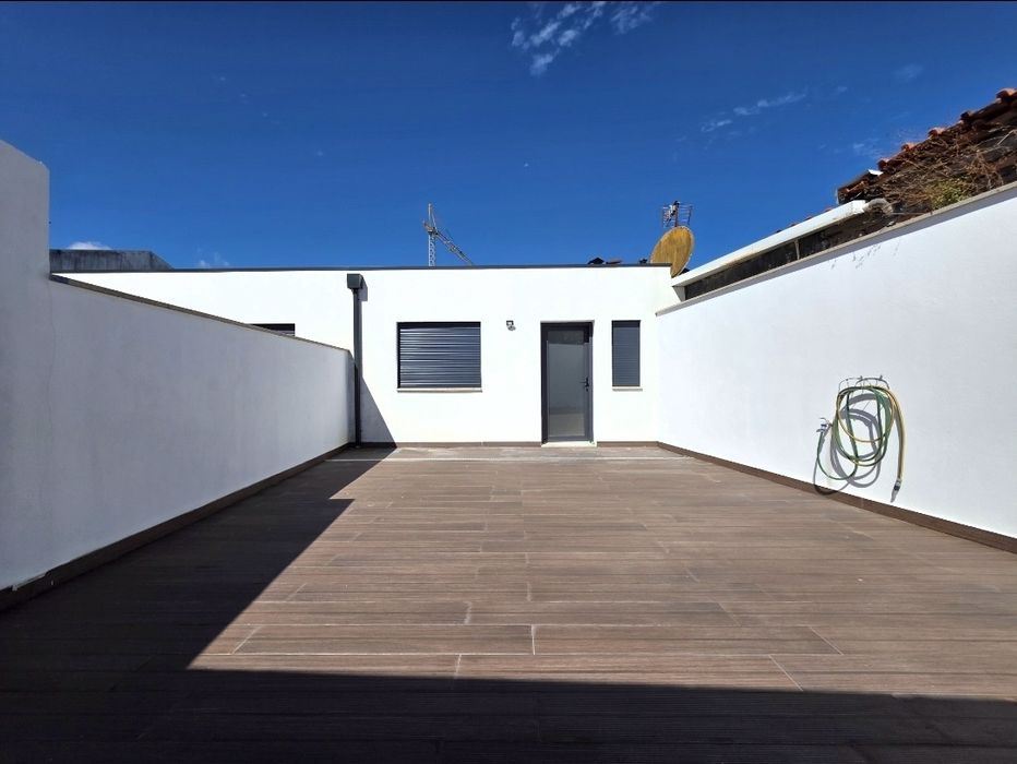 Moradia T2 Nova em Merelim com Garagem, Terraço, Isolamento Capoto e Vidros Duplos

Rua D. Pedro V