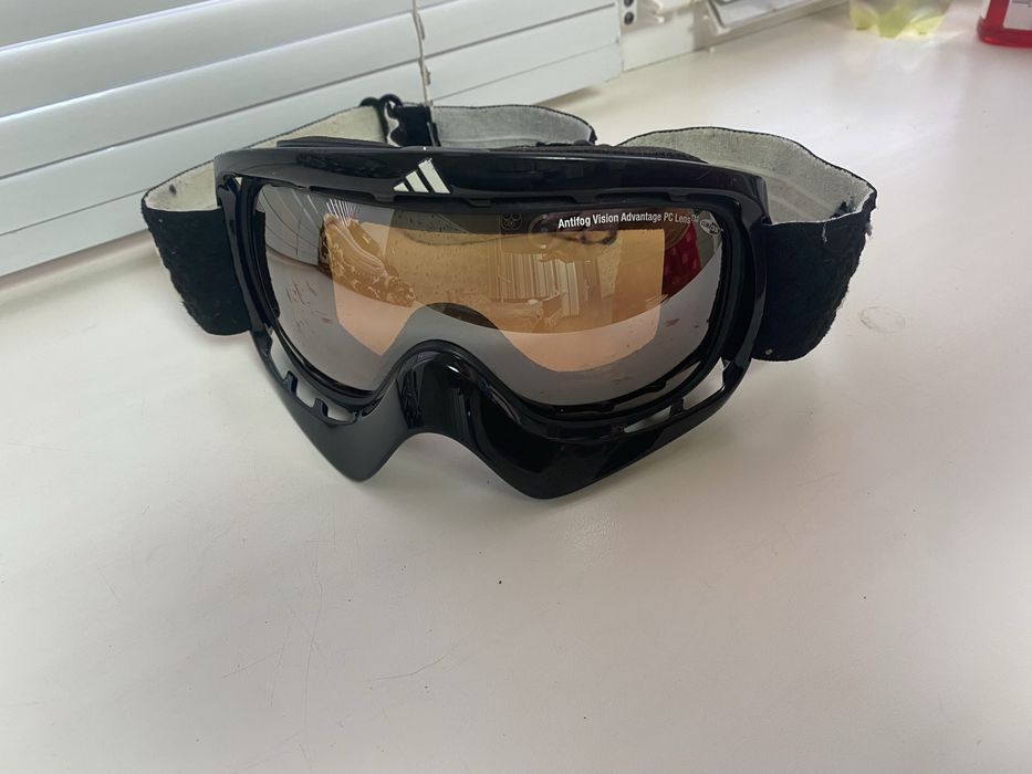 Лижні окуляри.