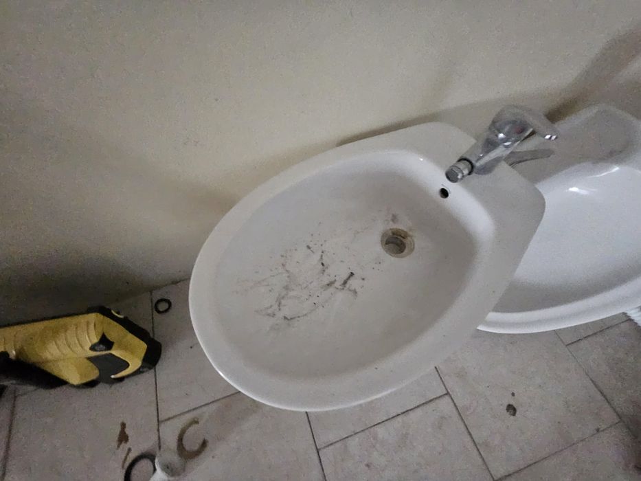 Vendo bidé com torneiras