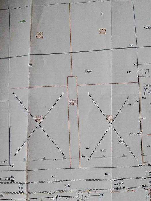 Na sprzedaż działka w Koloni Dębowiec (7 km od Zamościa) o powierzchni 23 ar. Przy szosie z pozwoleniem na budowę. Teren płaski.