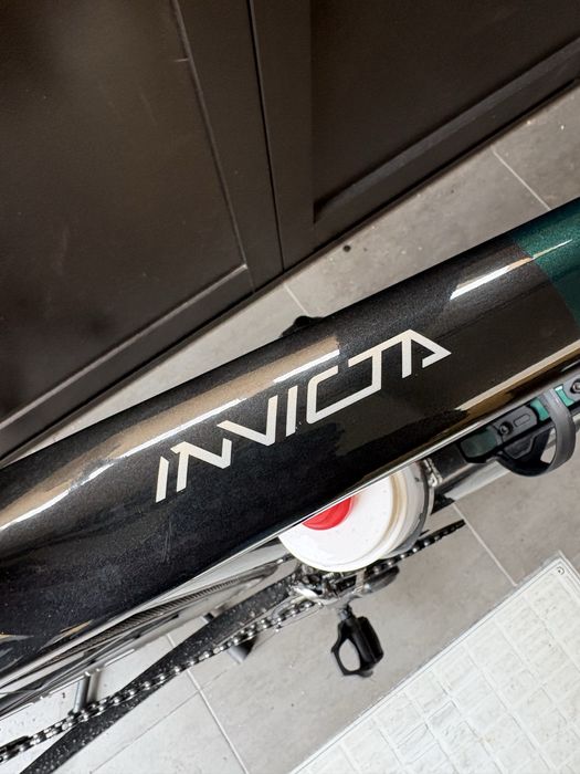 Bicicleta de Carbono Coluer Invicta Disc 2024