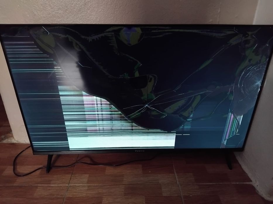 Smart tv 42 polegadas ( ecra partido )