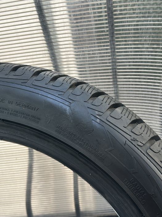 Зимова шина Goodyear UltraGrip Performance 245 45 18