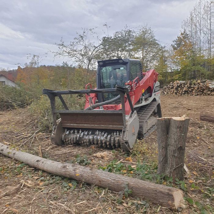 Mulczowanie Czyszczenie terenu zarośli krzaków Wycinka drzew Mulczer