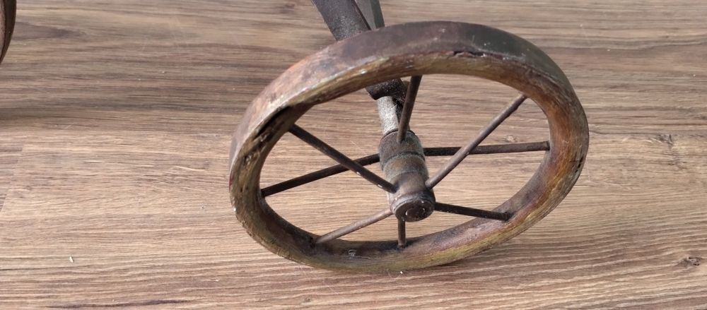 Stara zabawka rowerek