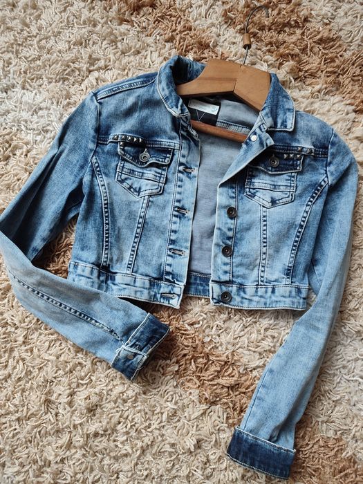 Укорочена джинсова курточка в розмірі xs