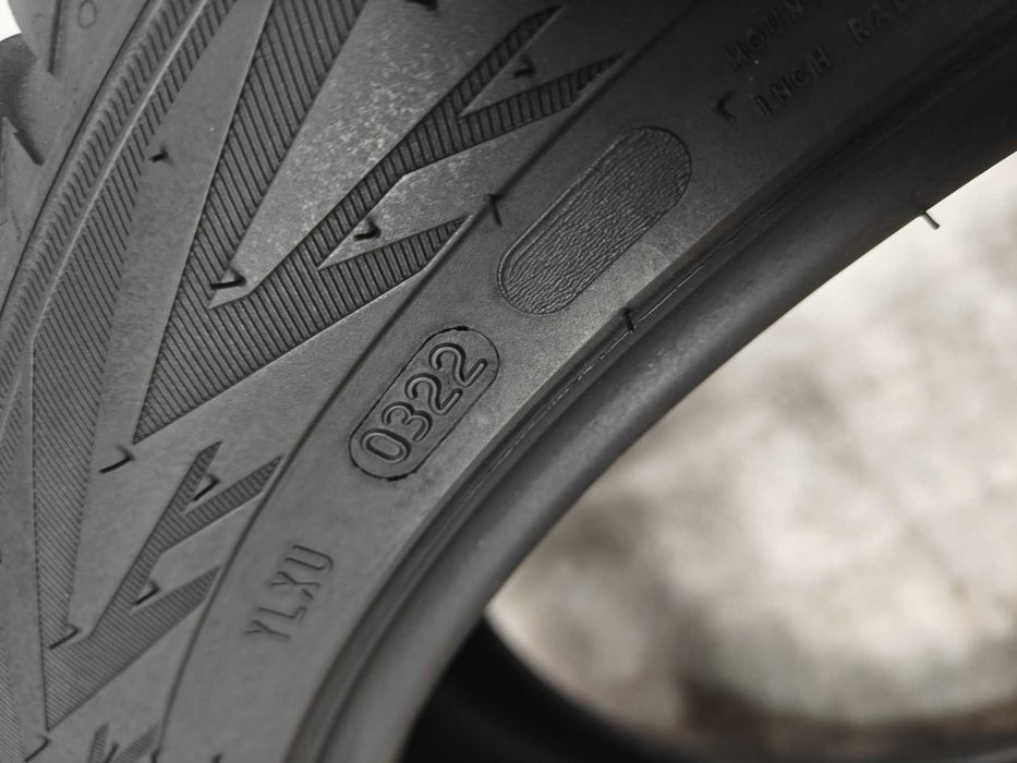 Шини зимові ПАРА 2ШТ R20 255 45 Nokian WR SUV4