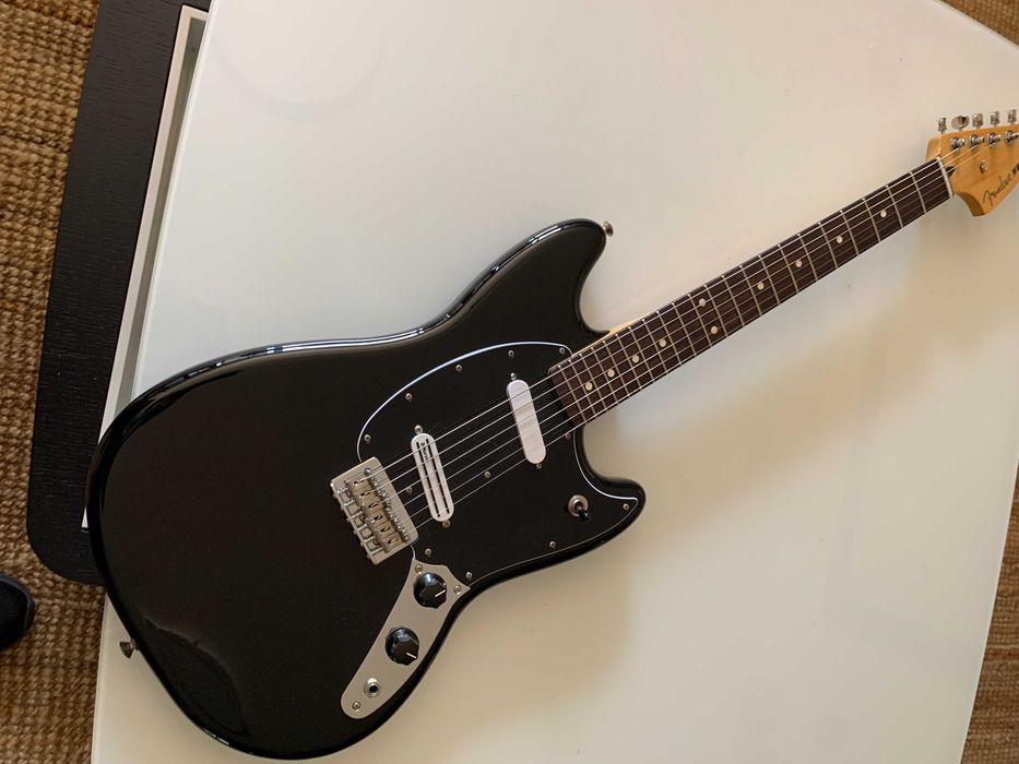 Guitarra Fender Mustang Player II