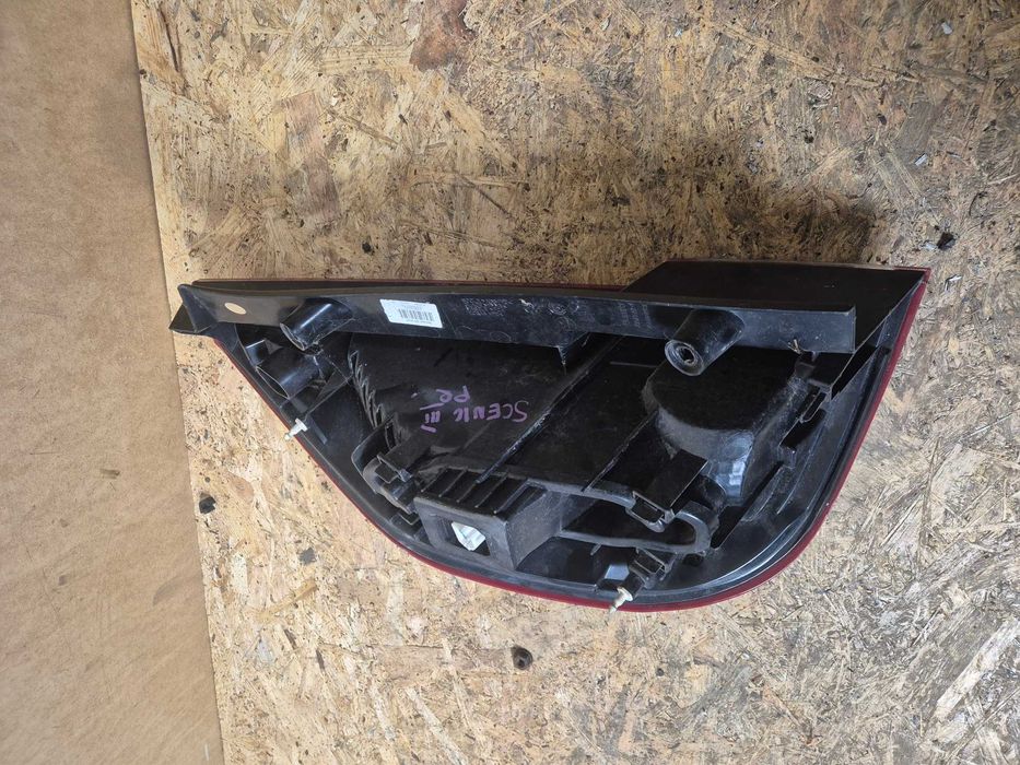 Renault Scenic III lampa tylna prawa tył.
