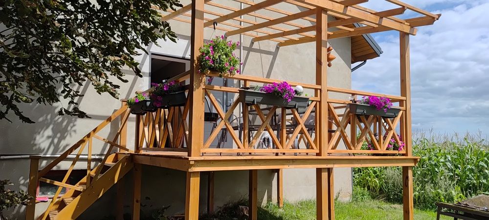 Tarasy z drewna balustrady