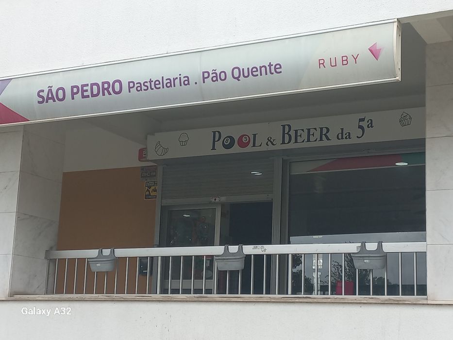 Vendo trespasse de café, com 2 pisos,sala de fumadores.  200mts quadrados, licença até às 2 da manhã