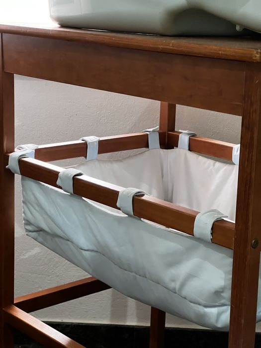 Banheira para bebe, com respetivo apoio em Madeira