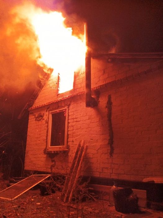 Продам домик после пожара.