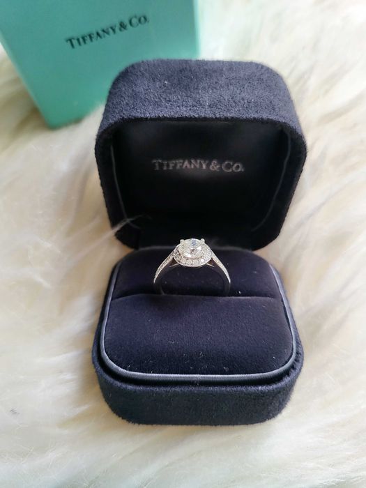 Pierścionek zaręczynowy Tiffany z diamentem