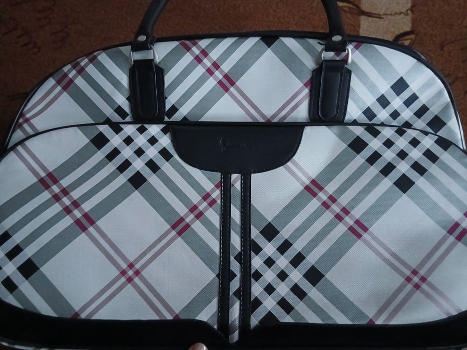 Очень красивая сумка на колесах