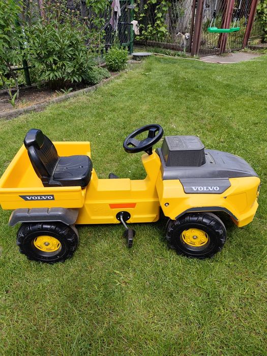 Rolly Toys Traktor Volvo Żółty. Samochód na pedały