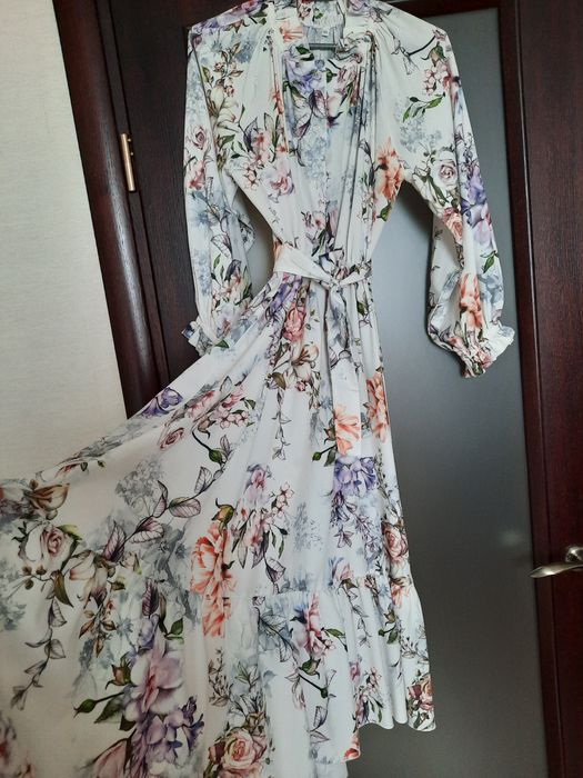 Сукня ,розмір вказаний 46