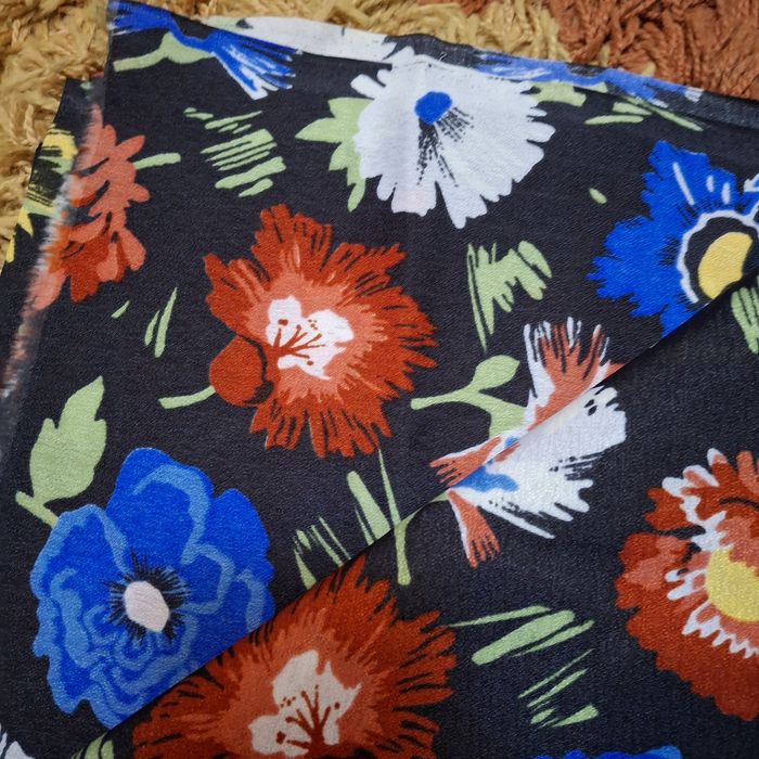 Відрізки тканини нові різні