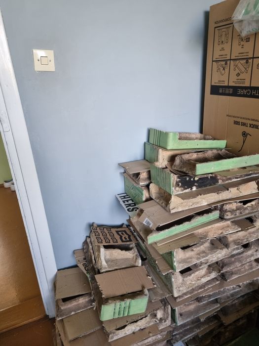 Zielone kafle z rozbiórki pieca