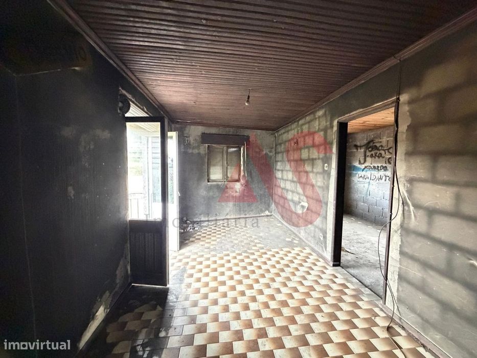 Moradia para Restauro com Terreno de 340 m² | Estorãos, Fafe