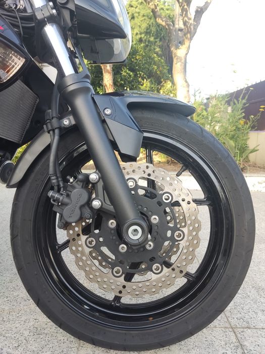 Kawasaki ER-6n 650cc – 2011 – Apenas 8.000 km