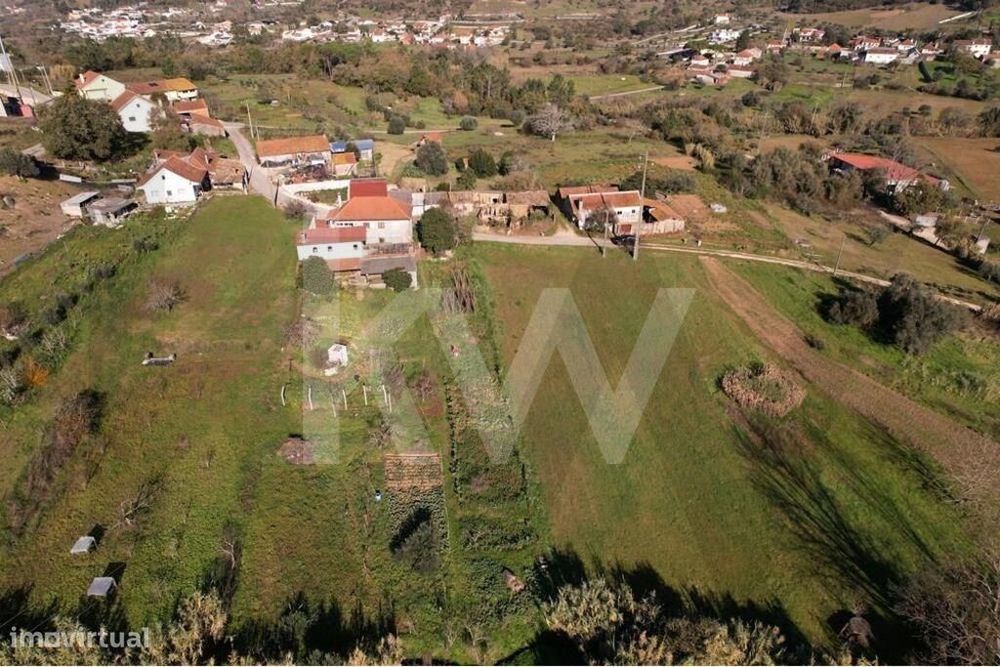 Moradia T2 para recuperar em Santo Ibério, Pombal, Leiria com terreno